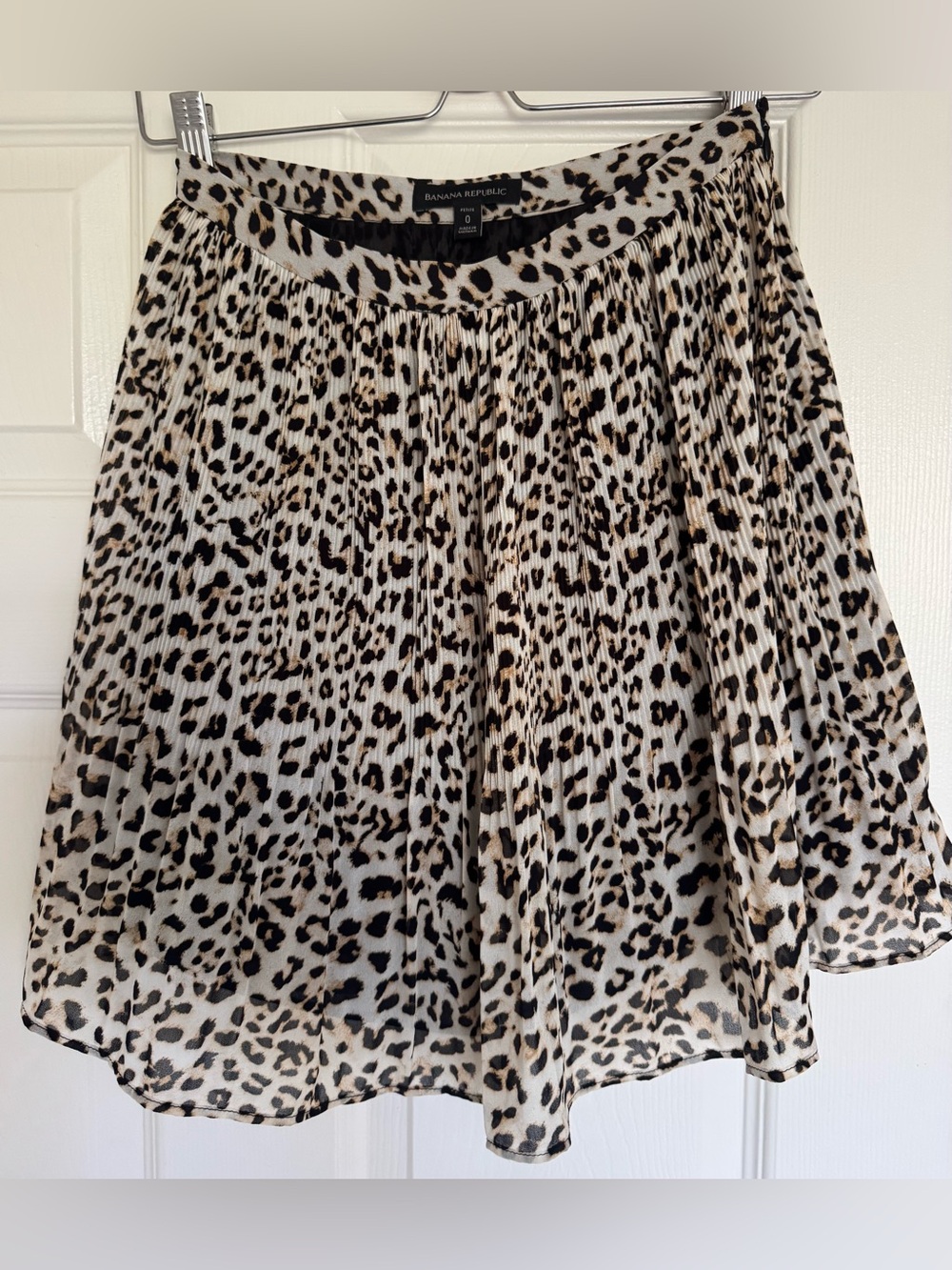 EUC Banana Republic Leopard Print Pleated Mini Skirt XSP